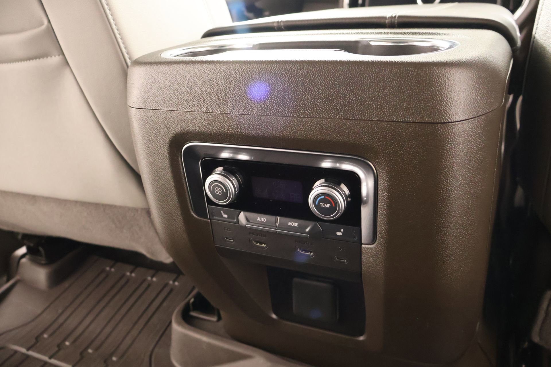 Used 2025 GMC Yukon Elevation w/ Elevation Premium Package image 18