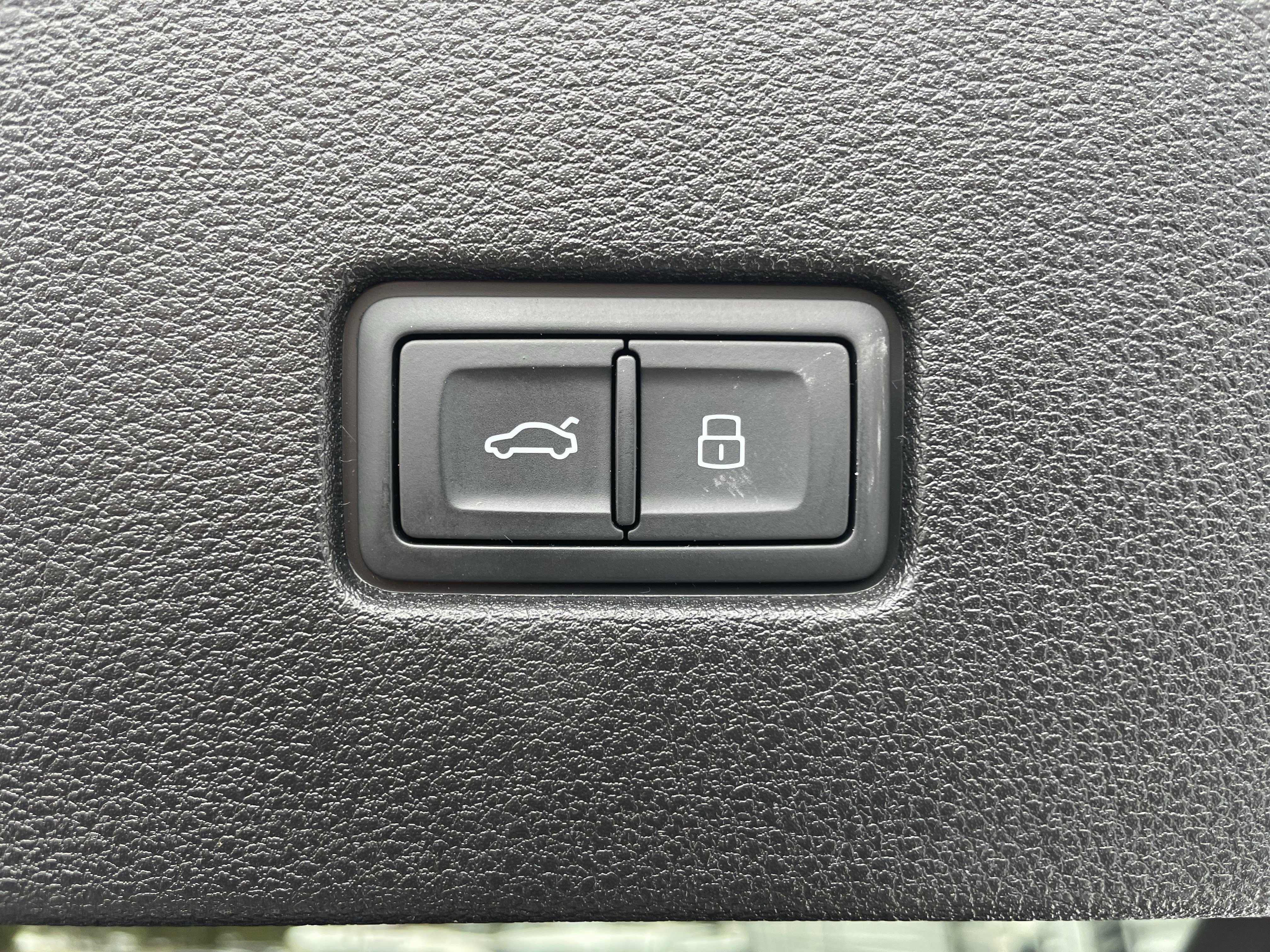 Used 2022 Audi Q8 Premium Plus w/ Premium Plus Package image 38