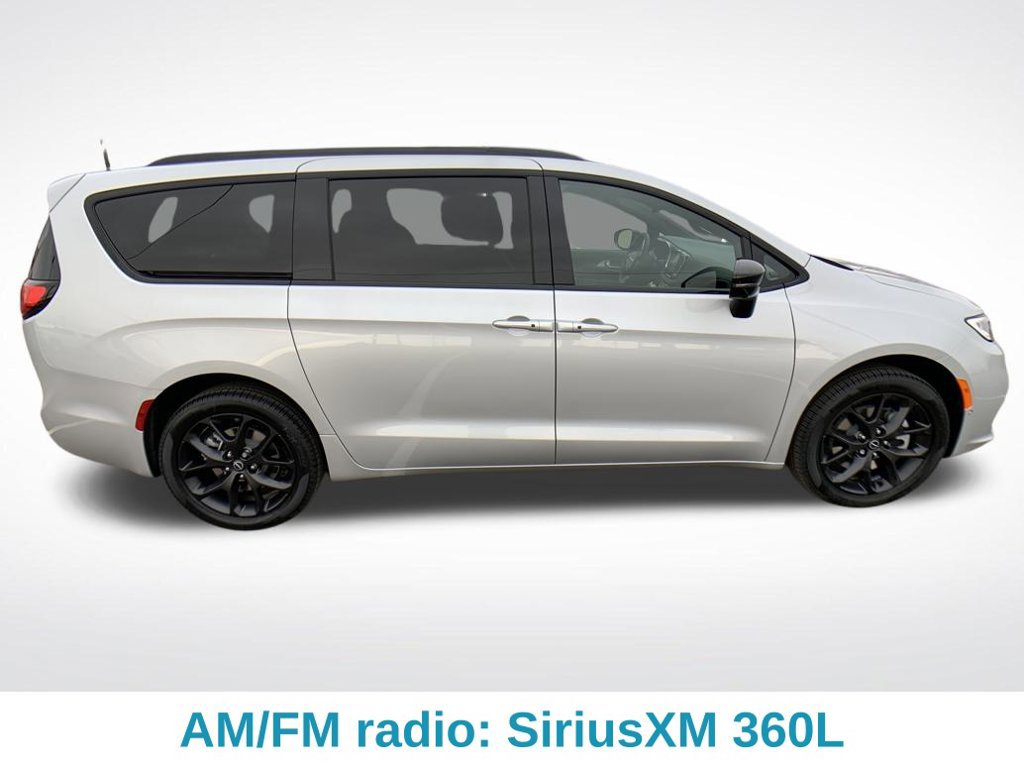 New 2026 Chrysler Pacifica Limited w/ S Appearance Package AWD/4WD image 7