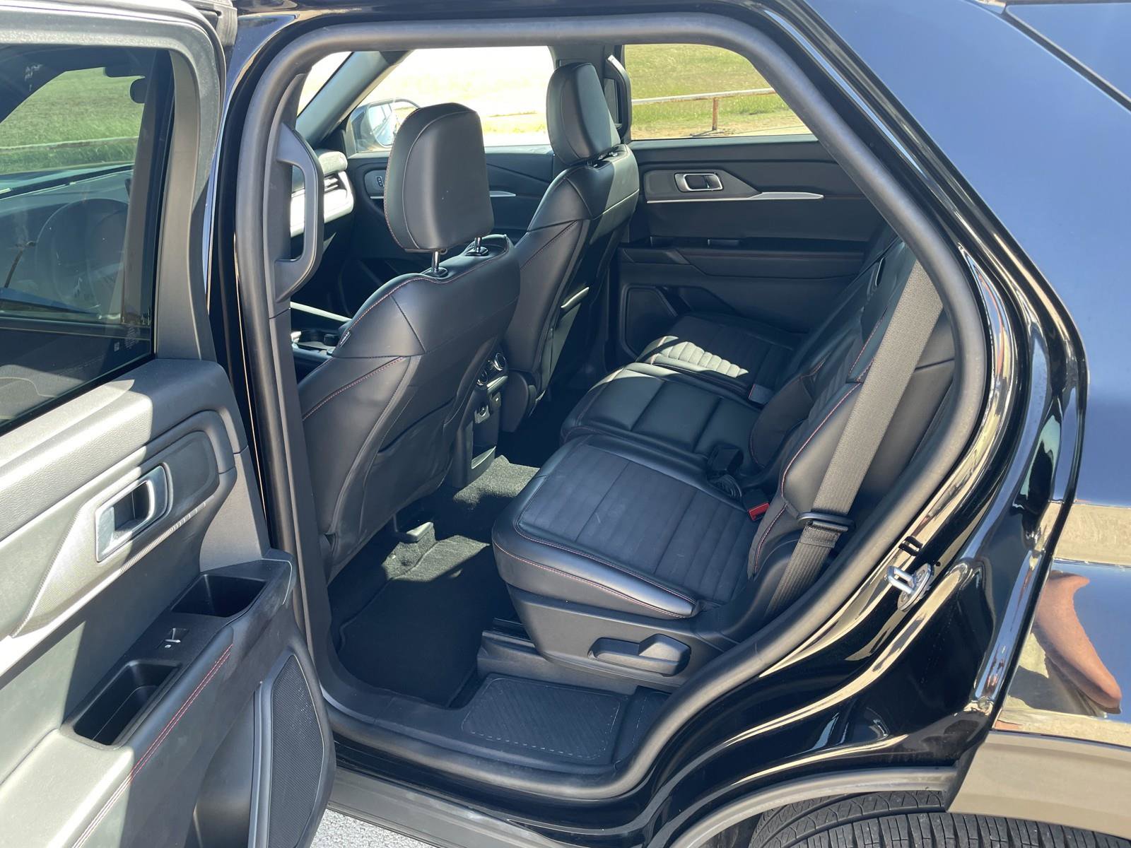 Used 2025 Ford Explorer ST-Line w/ ST-Line Street Pack image 24