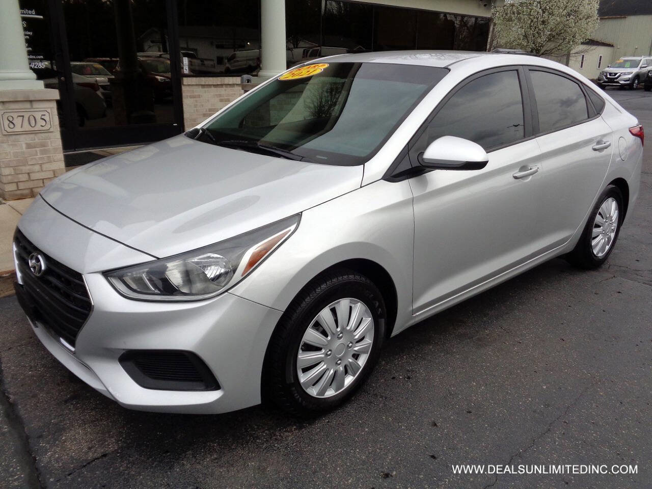Used 2021 Hyundai Accent SE FWD image 1