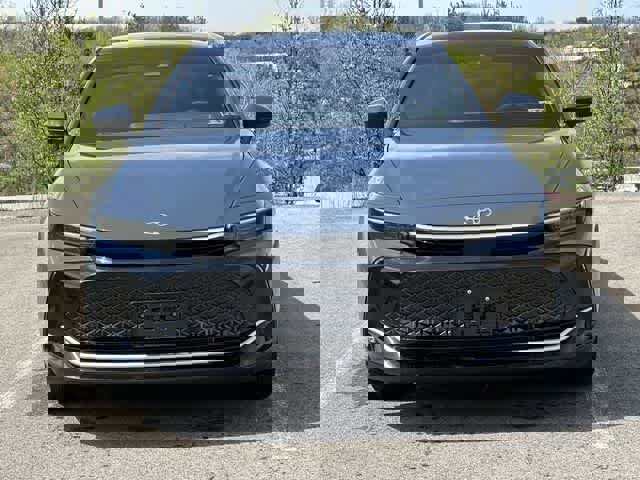 Used 2025 Toyota Crown Platinum AWD/4WD image 19