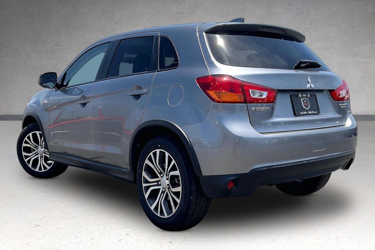Used 2017 Mitsubishi Outlander Sport ES FWD image 3