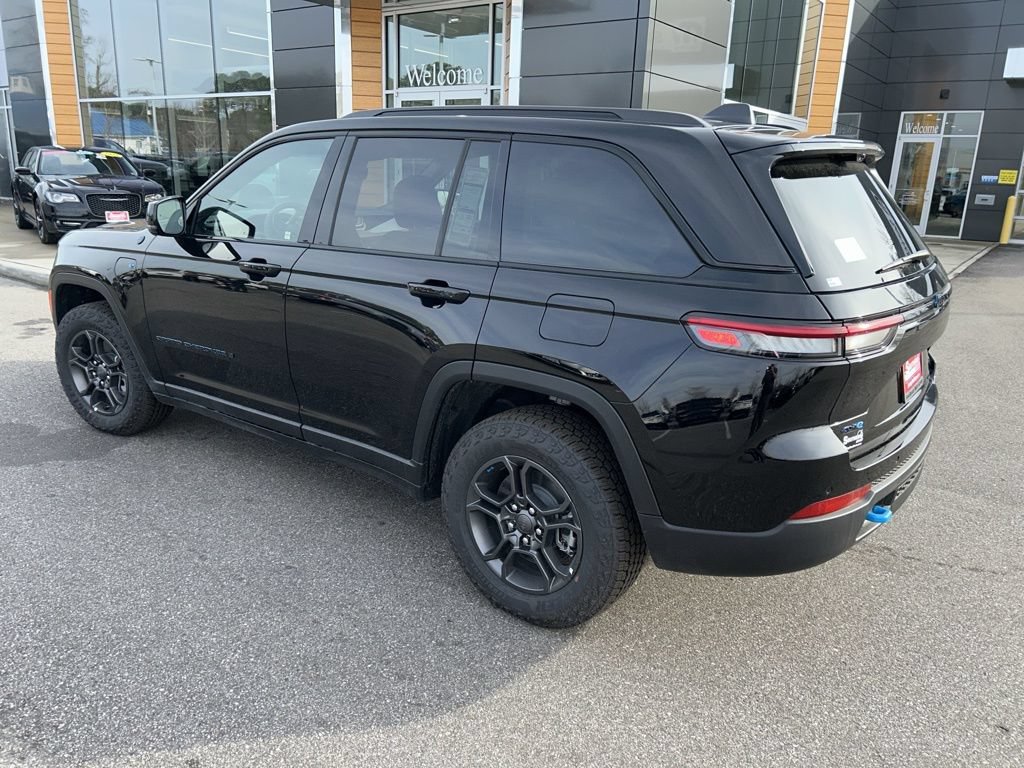 New 2024 Jeep Grand Cherokee Trailhawk w/ Advanced Protech Group II AWD/4WD image 7