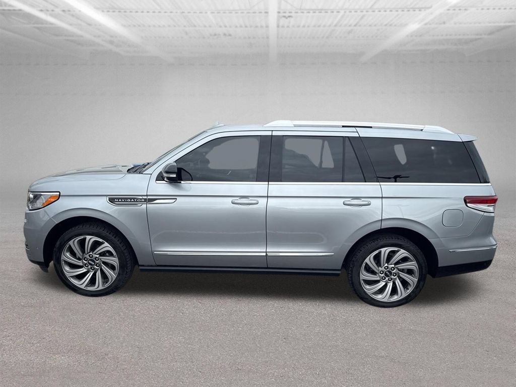Used 2022 Lincoln Navigator Reserve AWD/4WD image 15