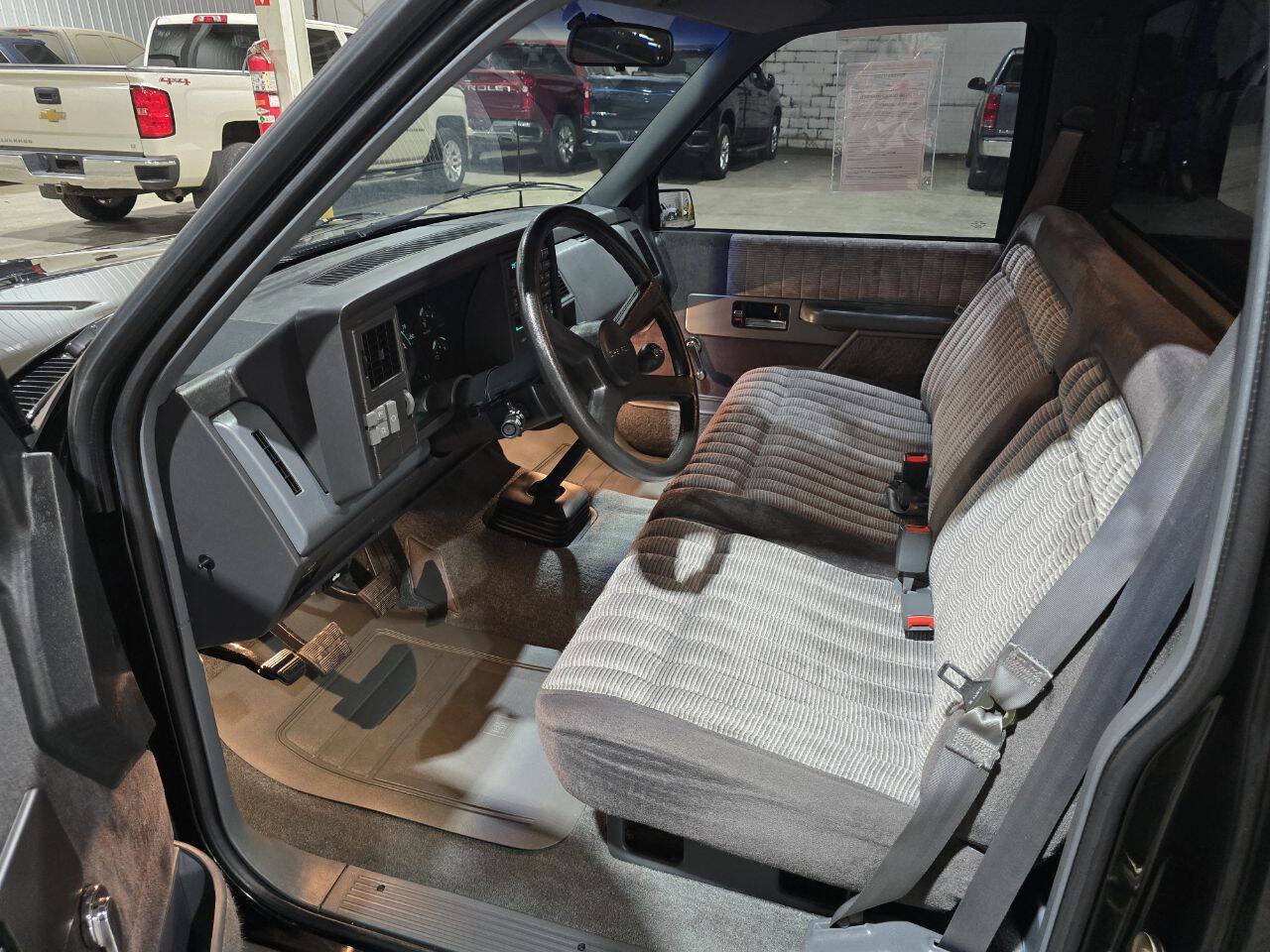 Used 1990 Chevrolet Silverado 1500 2WD Regular Cab image 33