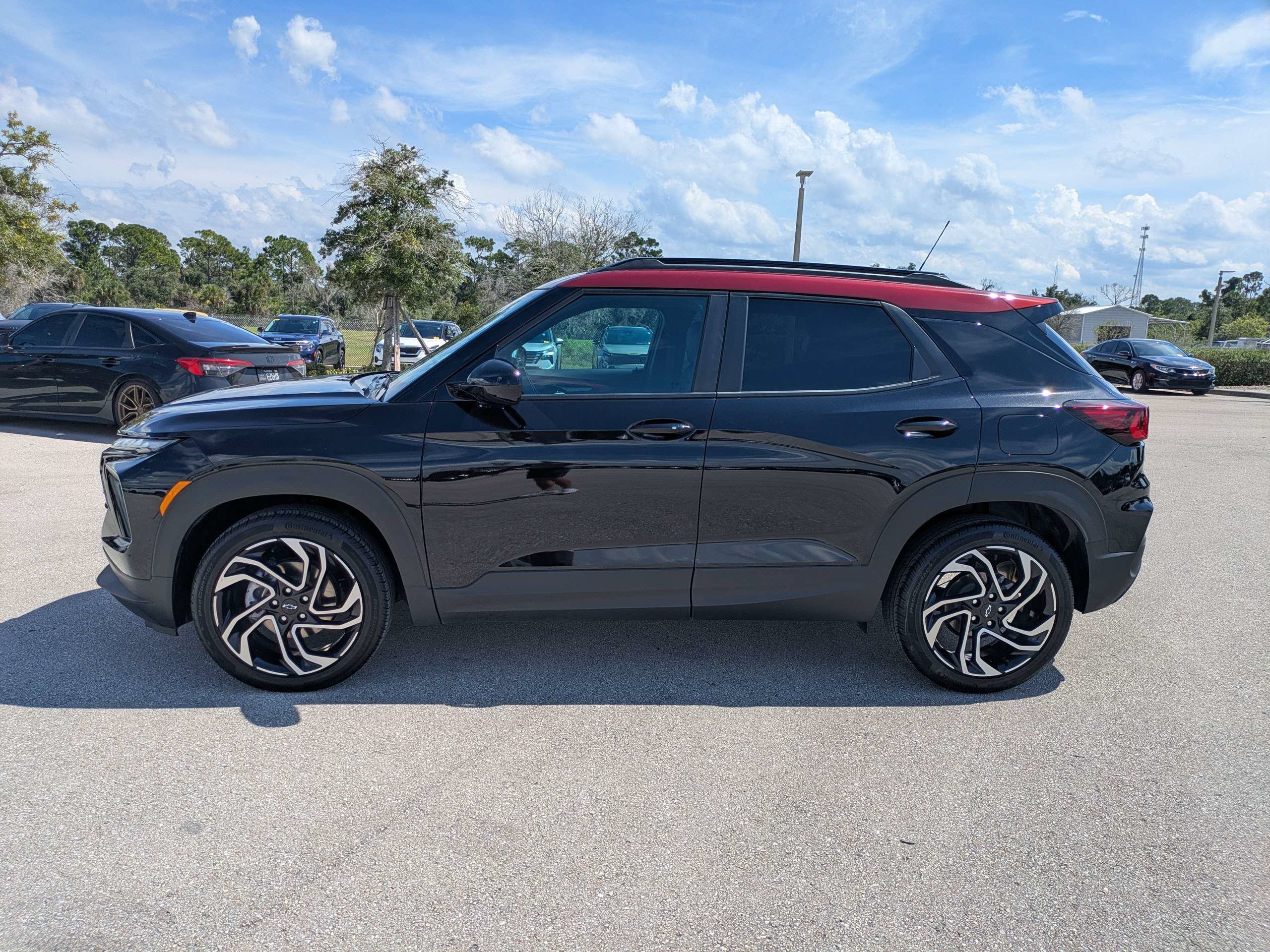 Used 2025 Chevrolet TrailBlazer RS w/ Convenience Package FWD image 6