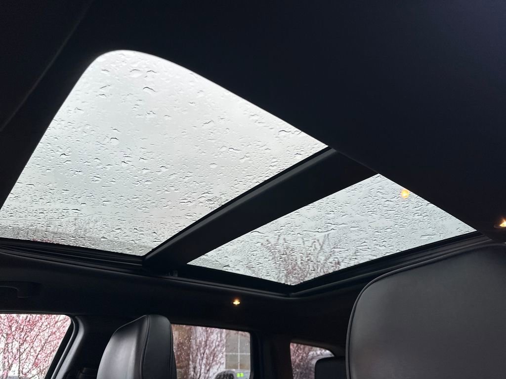 Used 2017 Jeep Grand Cherokee Overland w/ Jeep Active Safety Group image 24