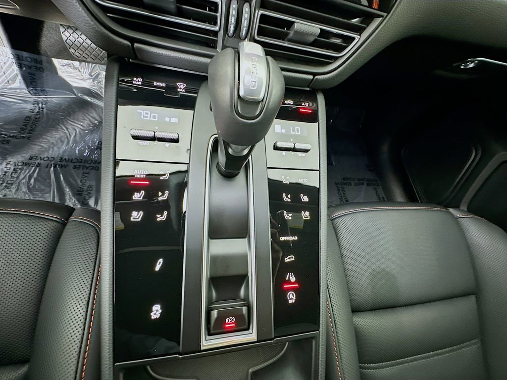 Certified 2026 Porsche Macan Turbo AWD/4WD image 19