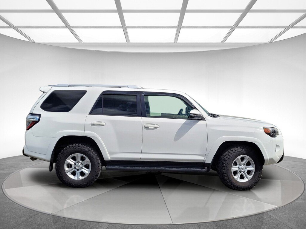 Used 2017 Toyota 4Runner SR5 Premium AWD/4WD image 3