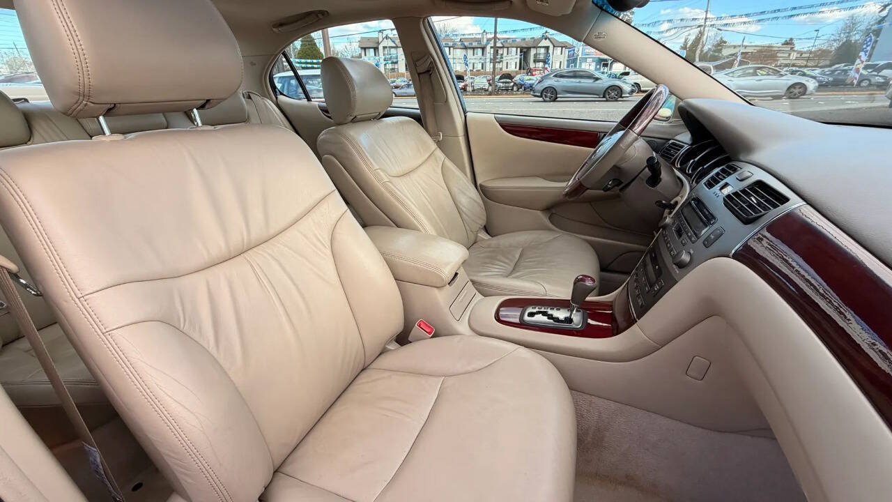 Used 2002 Lexus ES 330 w/ Premium Pkg FWD image 21