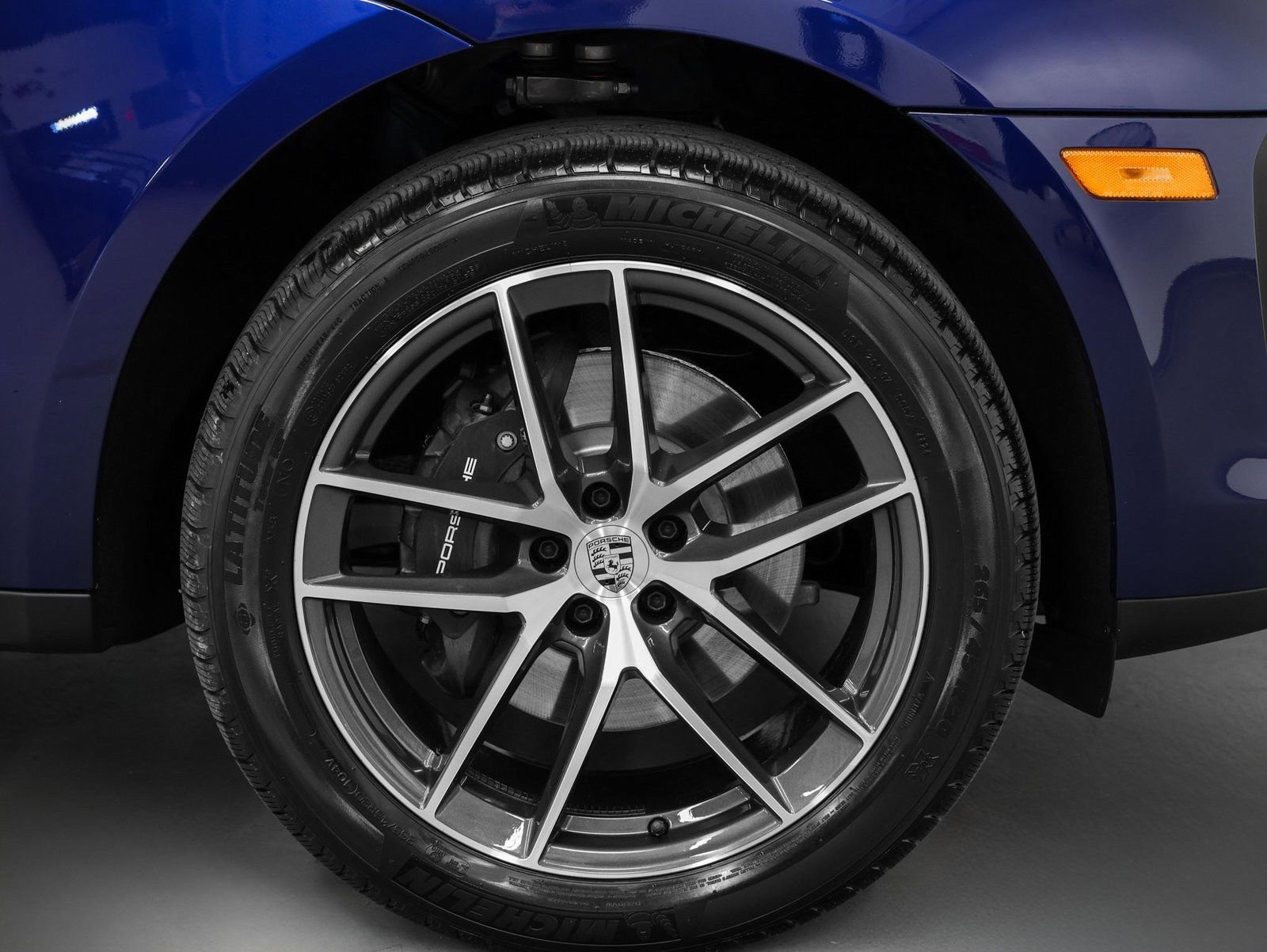 Certified 2025 Porsche Macan image 15