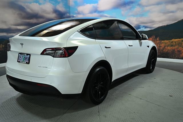 Used 2022 Tesla Model Y Long Range image 10