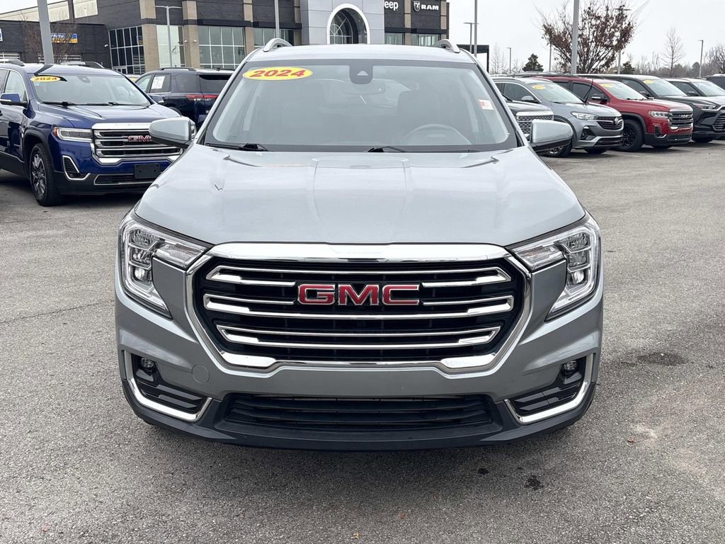Used 2024 GMC Terrain SLT image 2