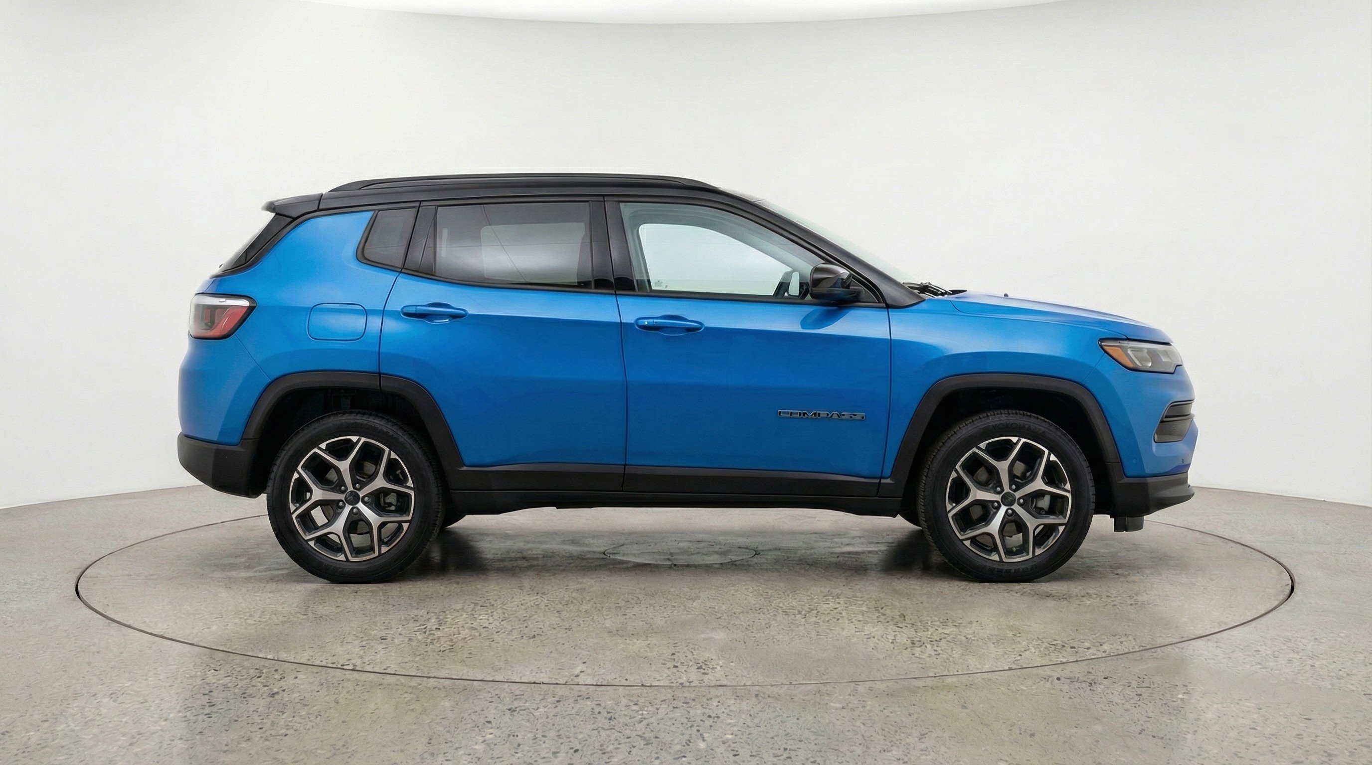 Used 2025 Jeep Compass Limited image 11