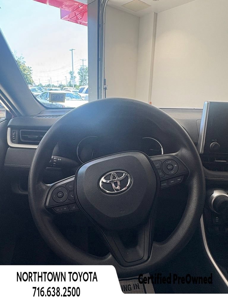Used 2025 Toyota RAV4 LE AWD/4WD image 20