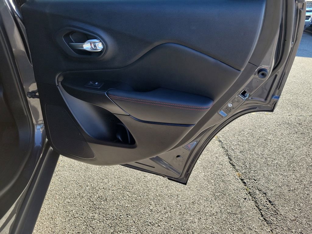 Used 2022 Jeep Cherokee Trailhawk w/ Technology Group B image 32