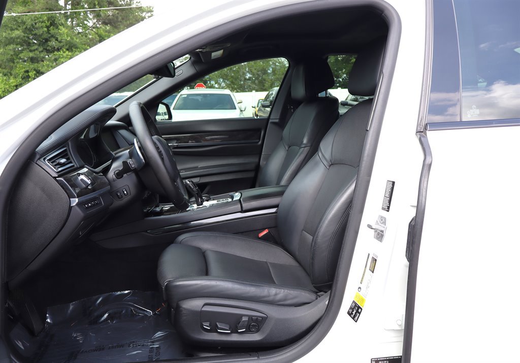 Used 2015 BMW 750Li xDrive AWD/4WD image 14