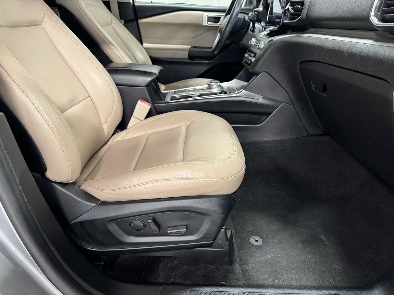 Used 2020 Ford Explorer XLT w/ Equipment Group 202A RWD image 13