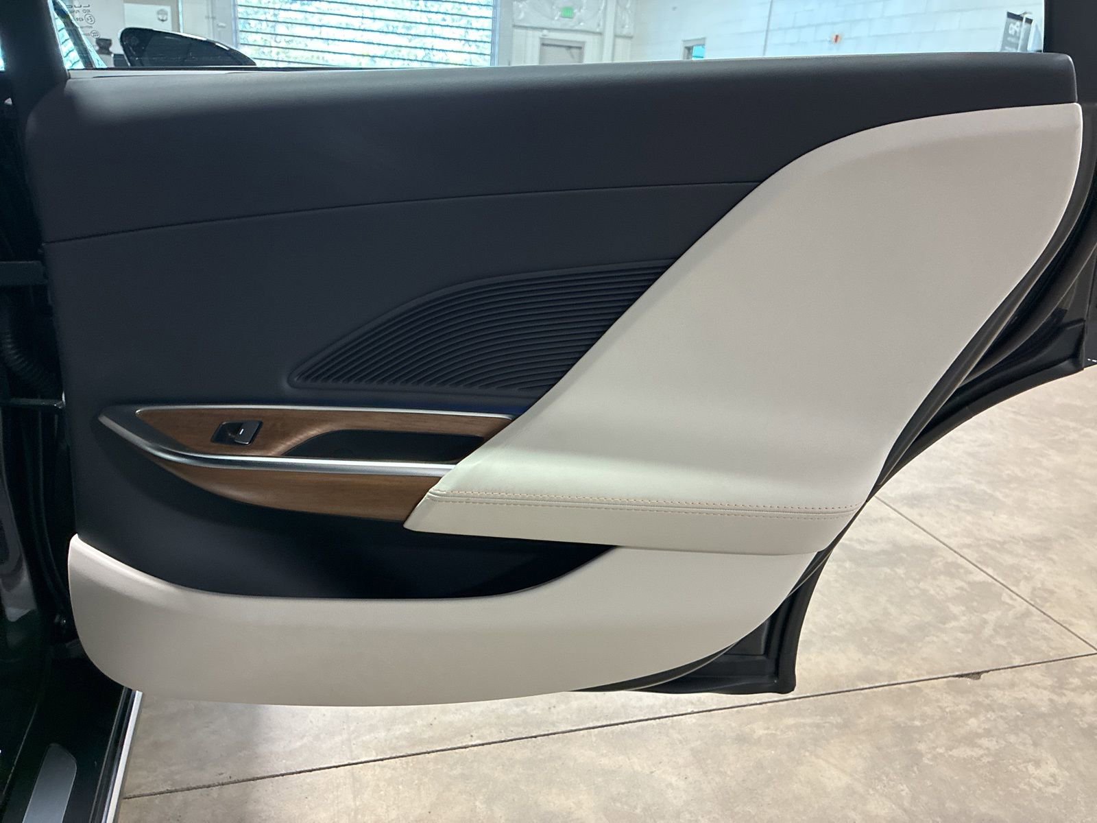 Used 2025 Lucid Air Touring image 29