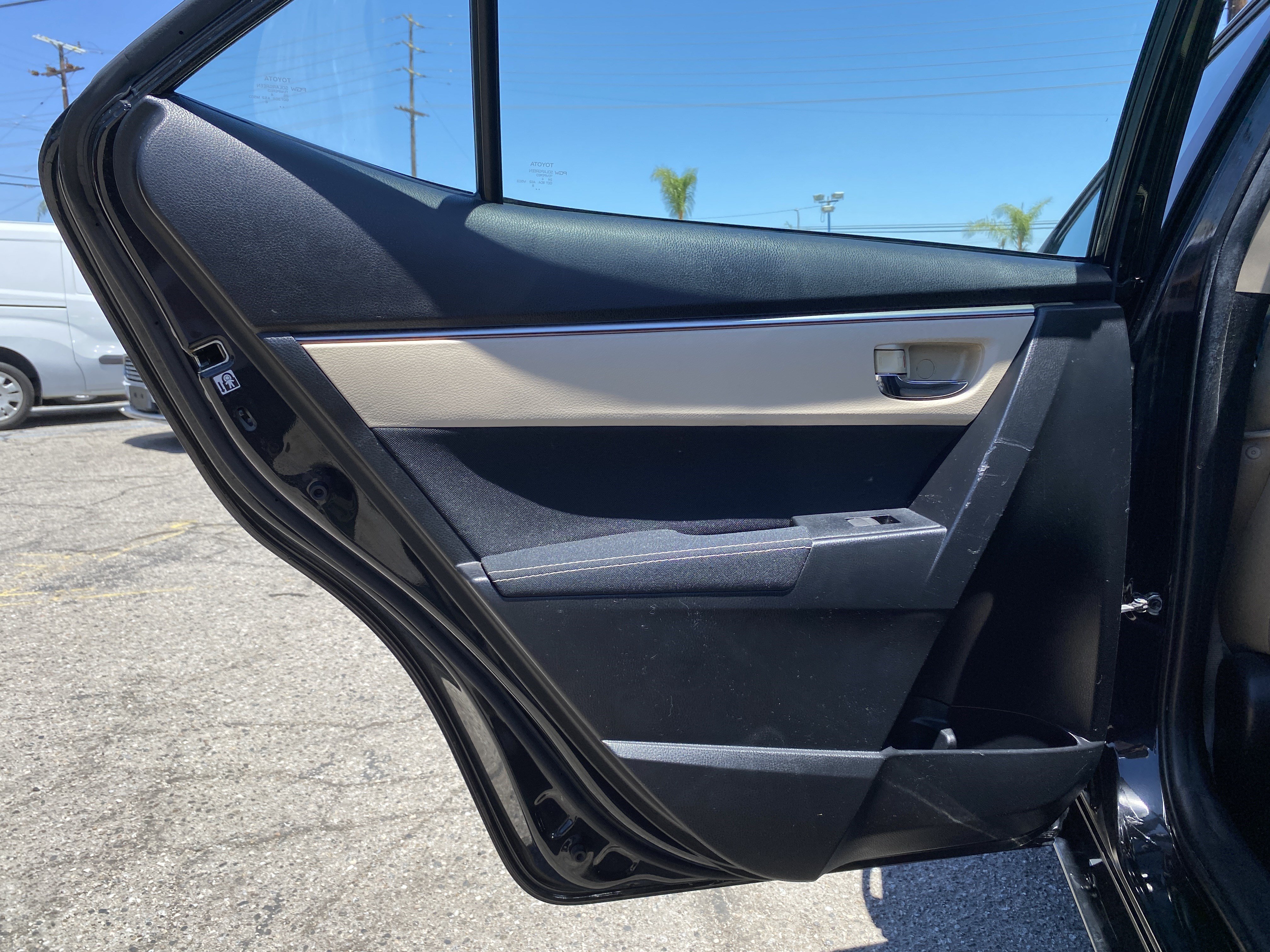 Used 2015 Toyota Corolla LE w/ Protection Package FWD image 18