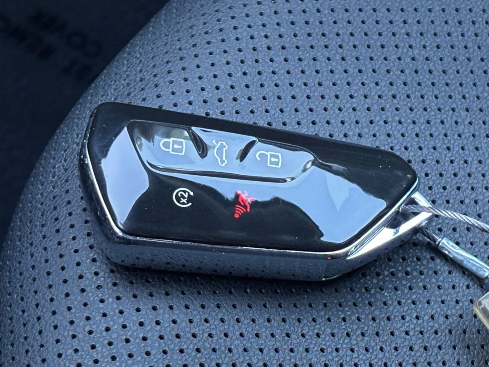 Used 2025 Volkswagen Atlas Cross Sport SE FWD image 27