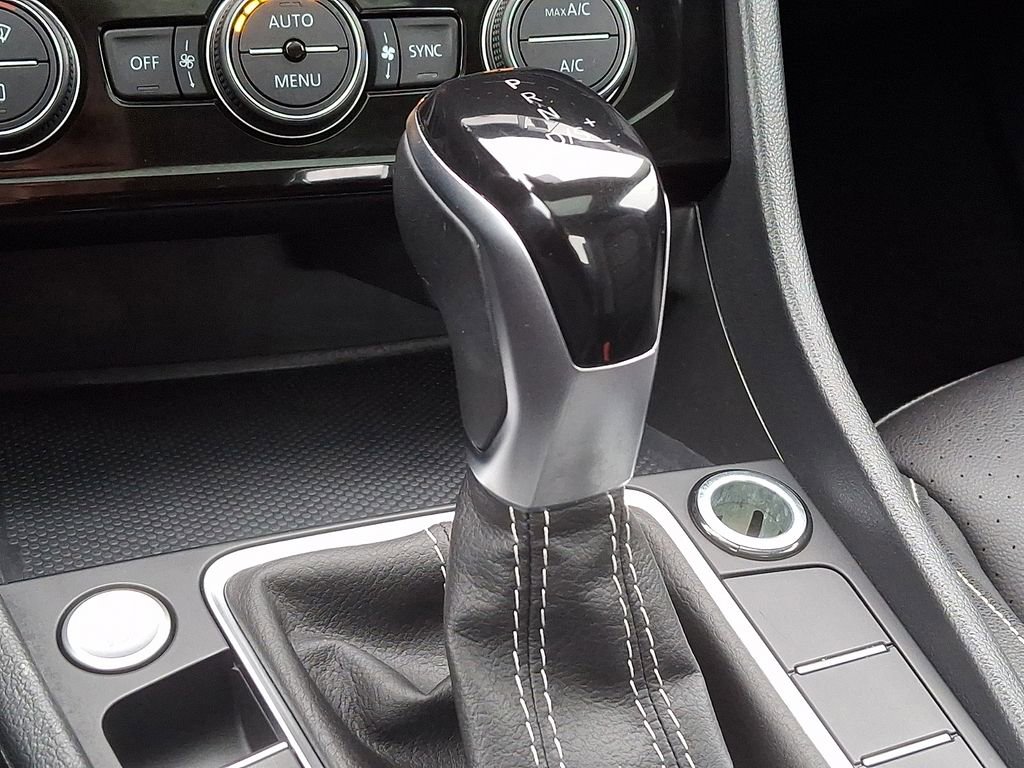 Used 2024 Volkswagen Jetta SE image 16