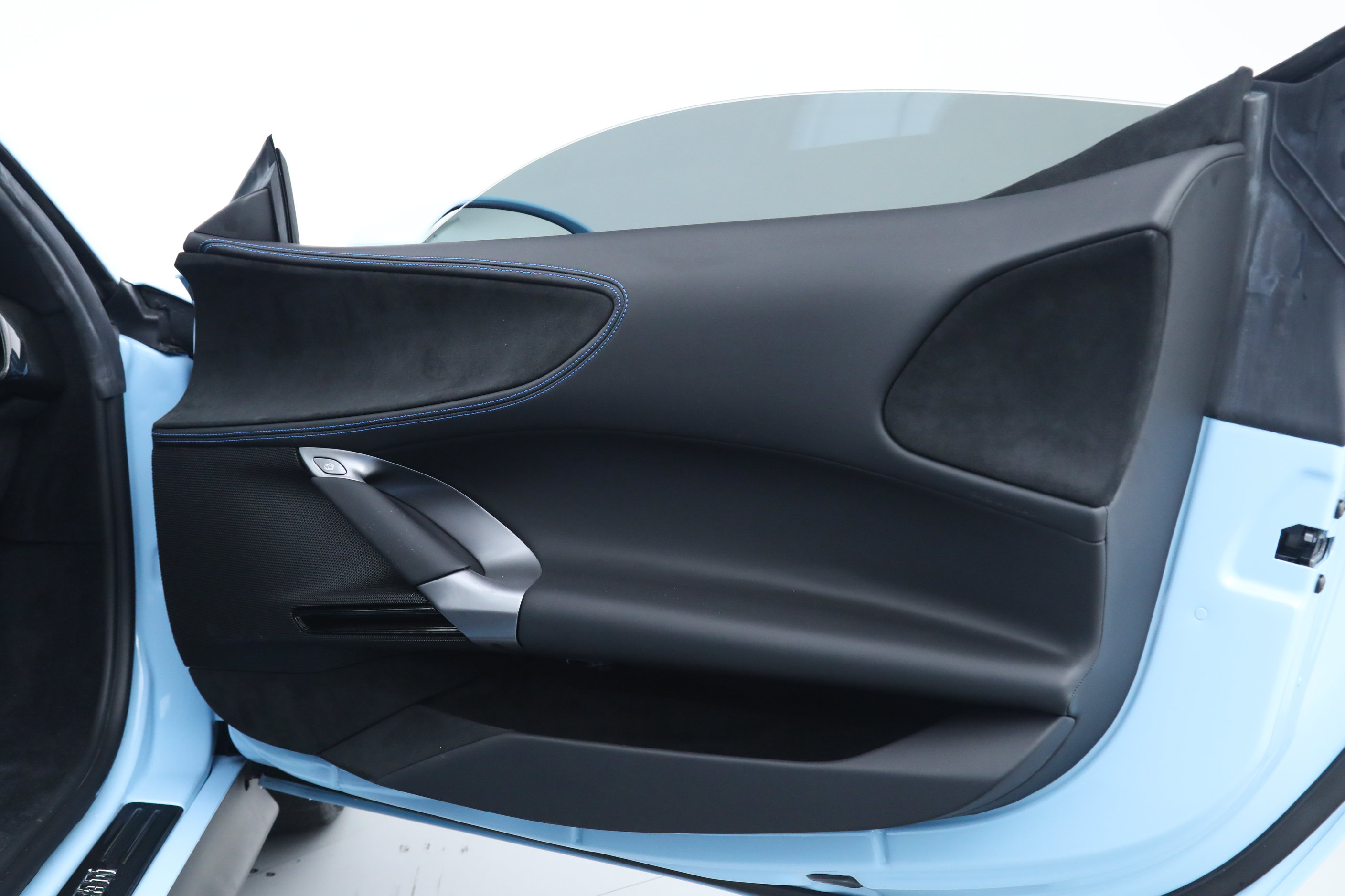 Certified 2023 Ferrari SF90 Spider AWD/4WD image 18