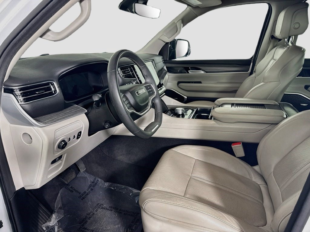 Used 2024 Jeep Wagoneer L Series II w/ Flexible Seating Group RWD image 22