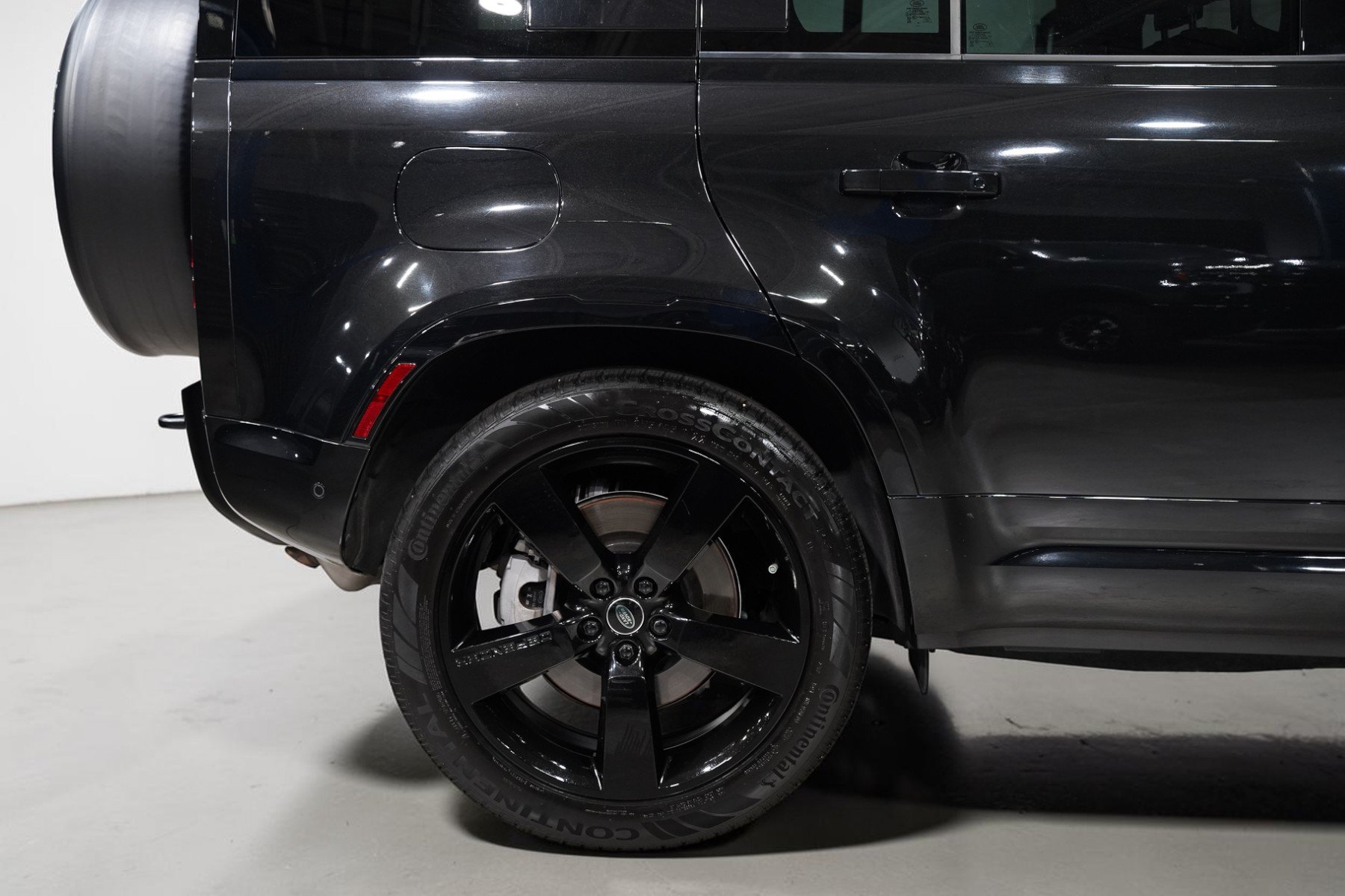 Used 2023 Land Rover Defender 110 X-Dynamic SE AWD/4WD image 5