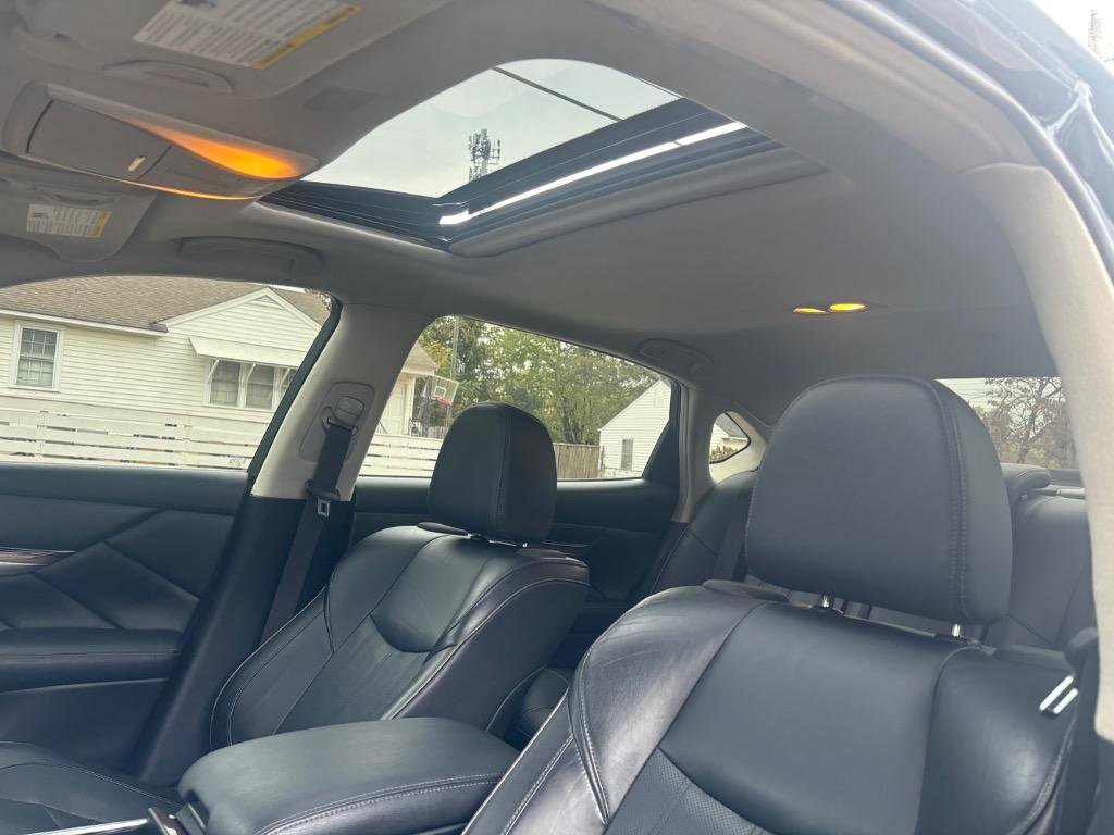 Used 2019 INFINITI Q70 L 3.7 w/ Sensory Package image 10