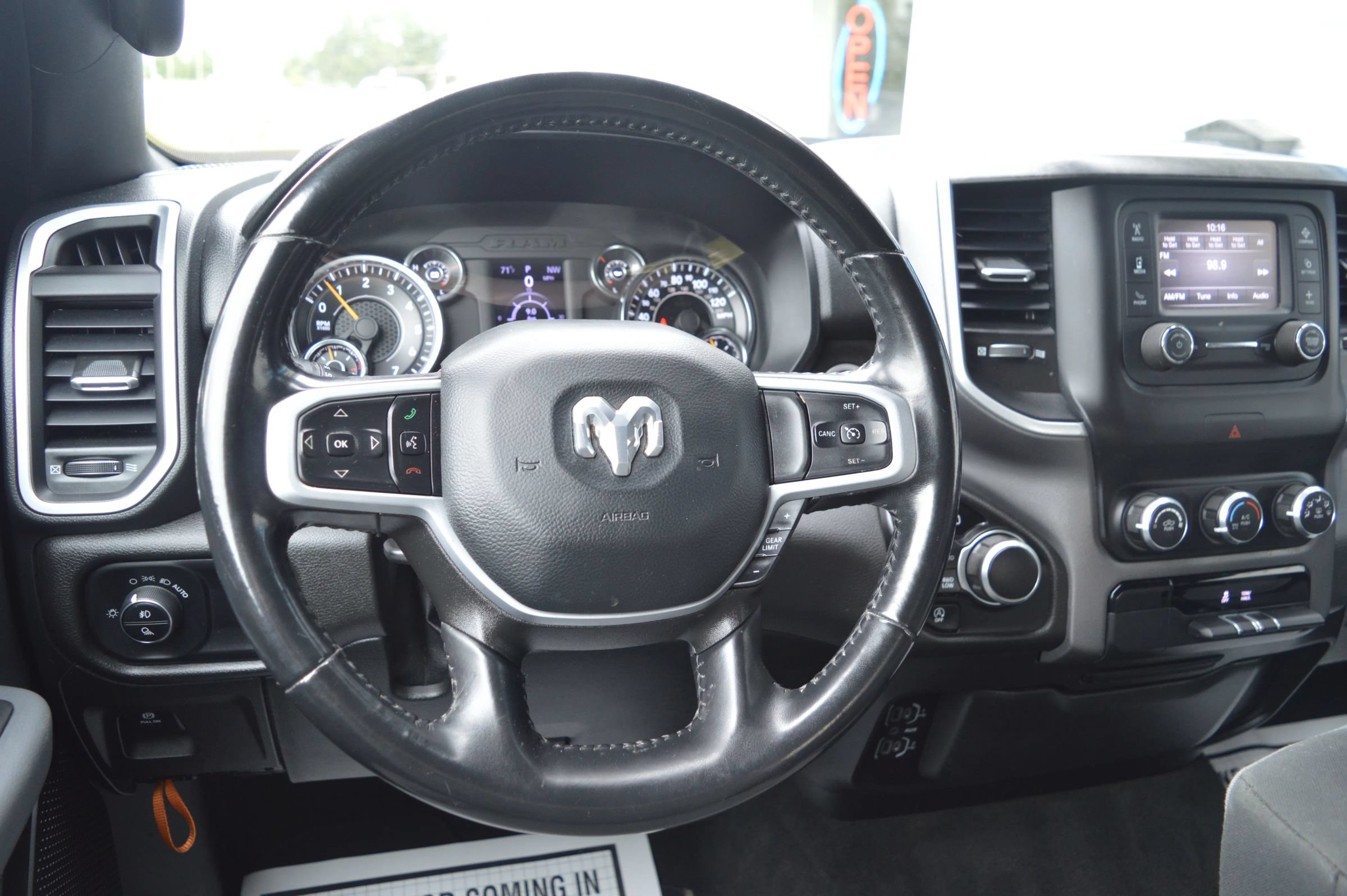 Used 2022 RAM 1500 Big Horn AWD/4WD image 32
