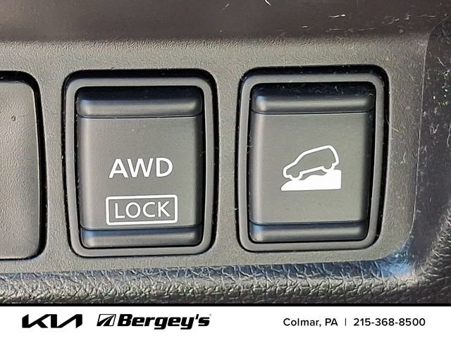 Used 2014 Nissan Rogue SV AWD/4WD image 27