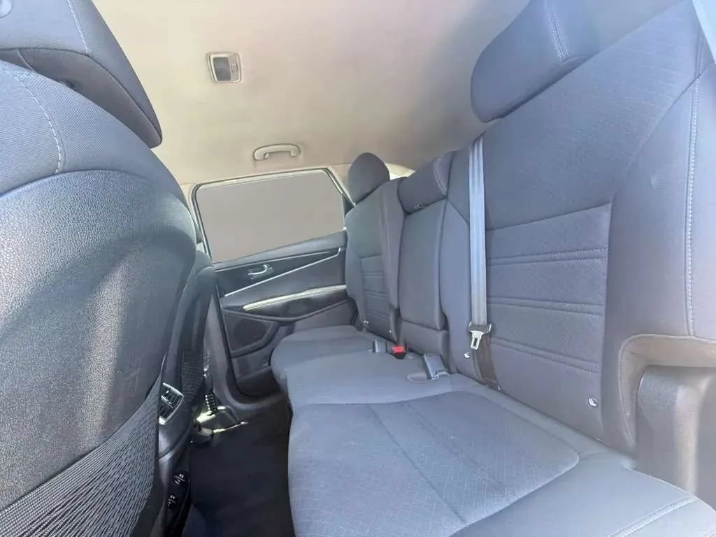 Used 2020 Kia Sorento FWD V6 image 17