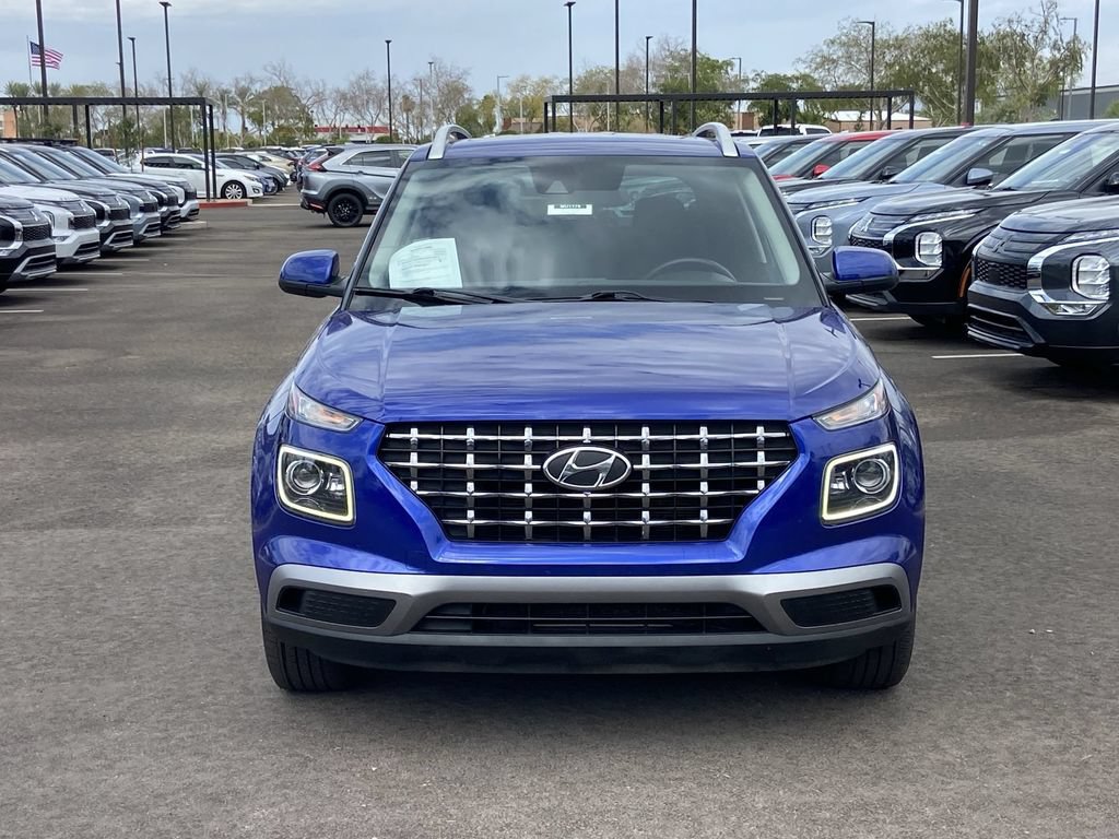 Used 2021 Hyundai Venue SEL w/ Premium Package FWD image 3