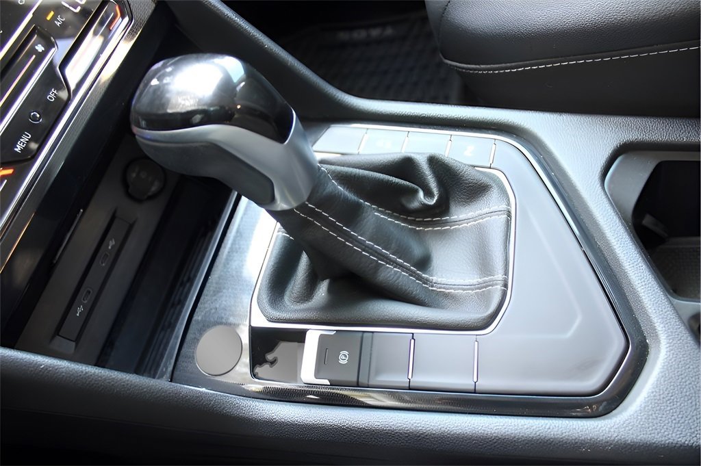 Used 2025 Volkswagen Taos SE image 24