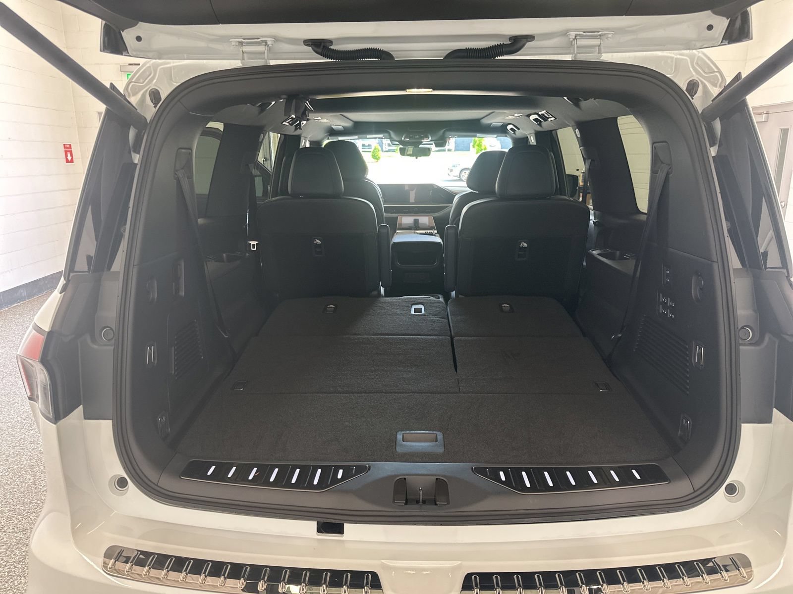 New 2026 INFINITI QX80 4WD image 10