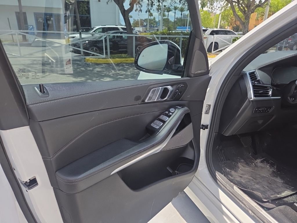 Used 2020 BMW X7 xDrive40i w/ Premium Package AWD/4WD image 8