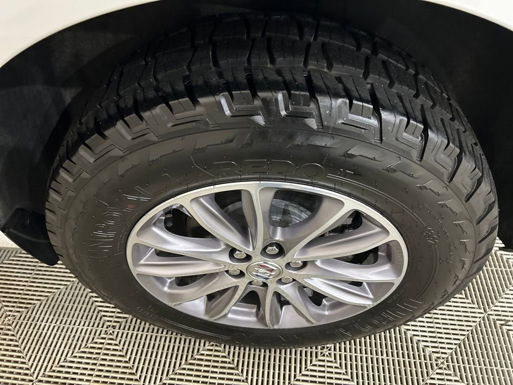 Used 2023 Buick Enclave Essence image 10