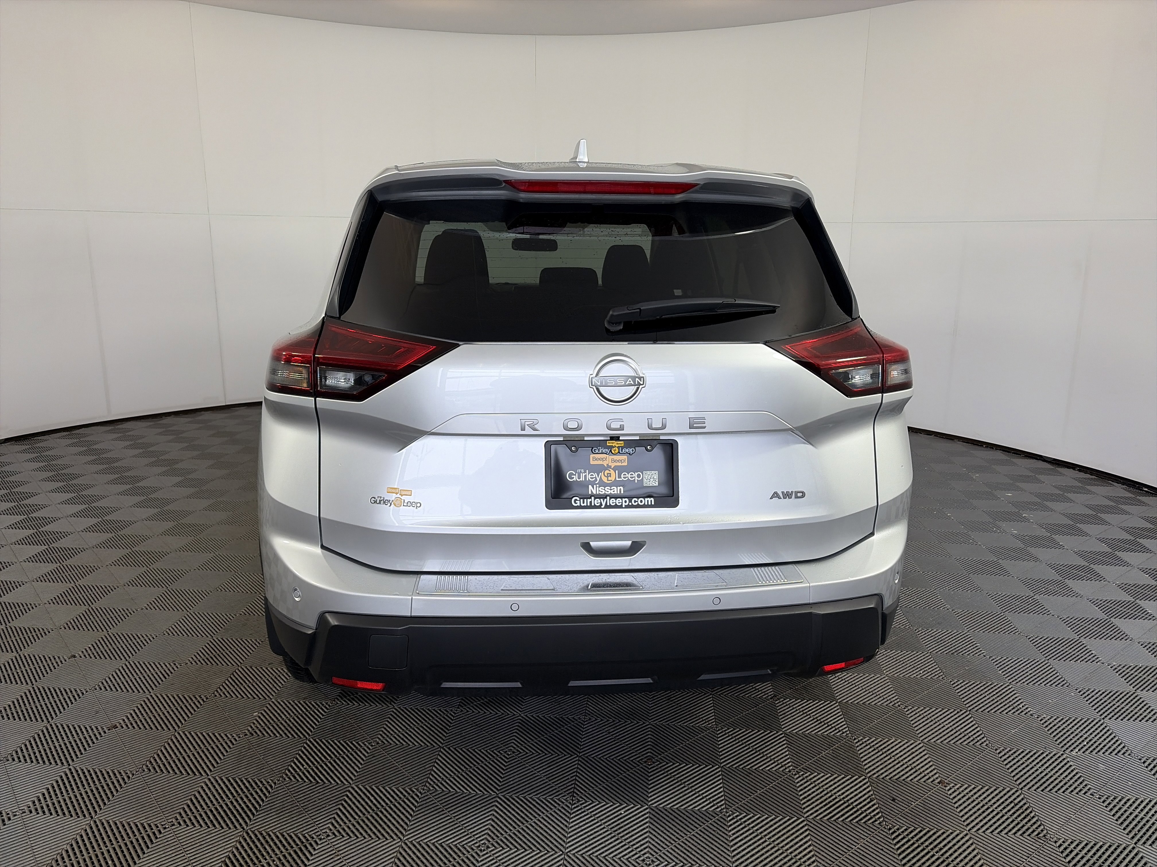 Used 2025 Nissan Rogue SV image 8