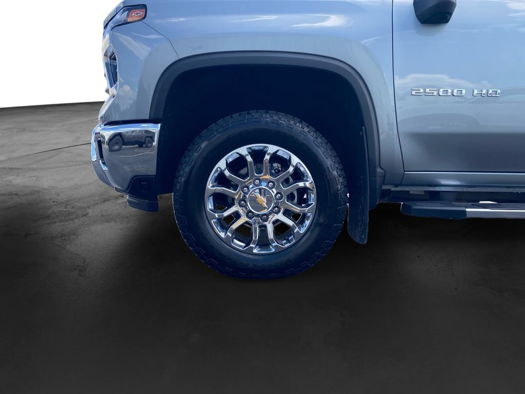 Used 2024 Chevrolet Silverado 2500 LTZ w/ LTZ Convenience Package AWD/4WD image 11