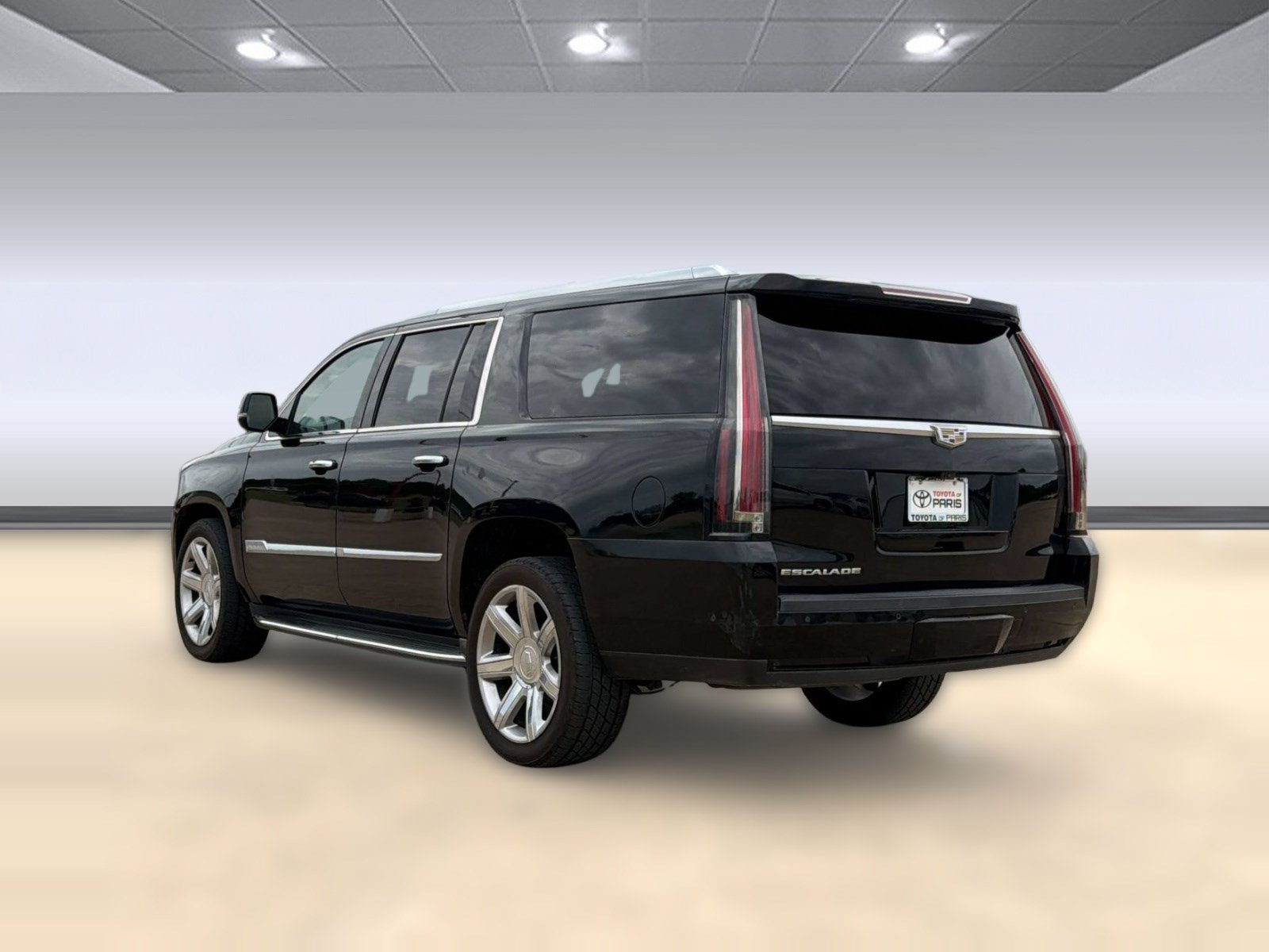 Used 2018 Cadillac Escalade ESV Luxury AWD/4WD image 3