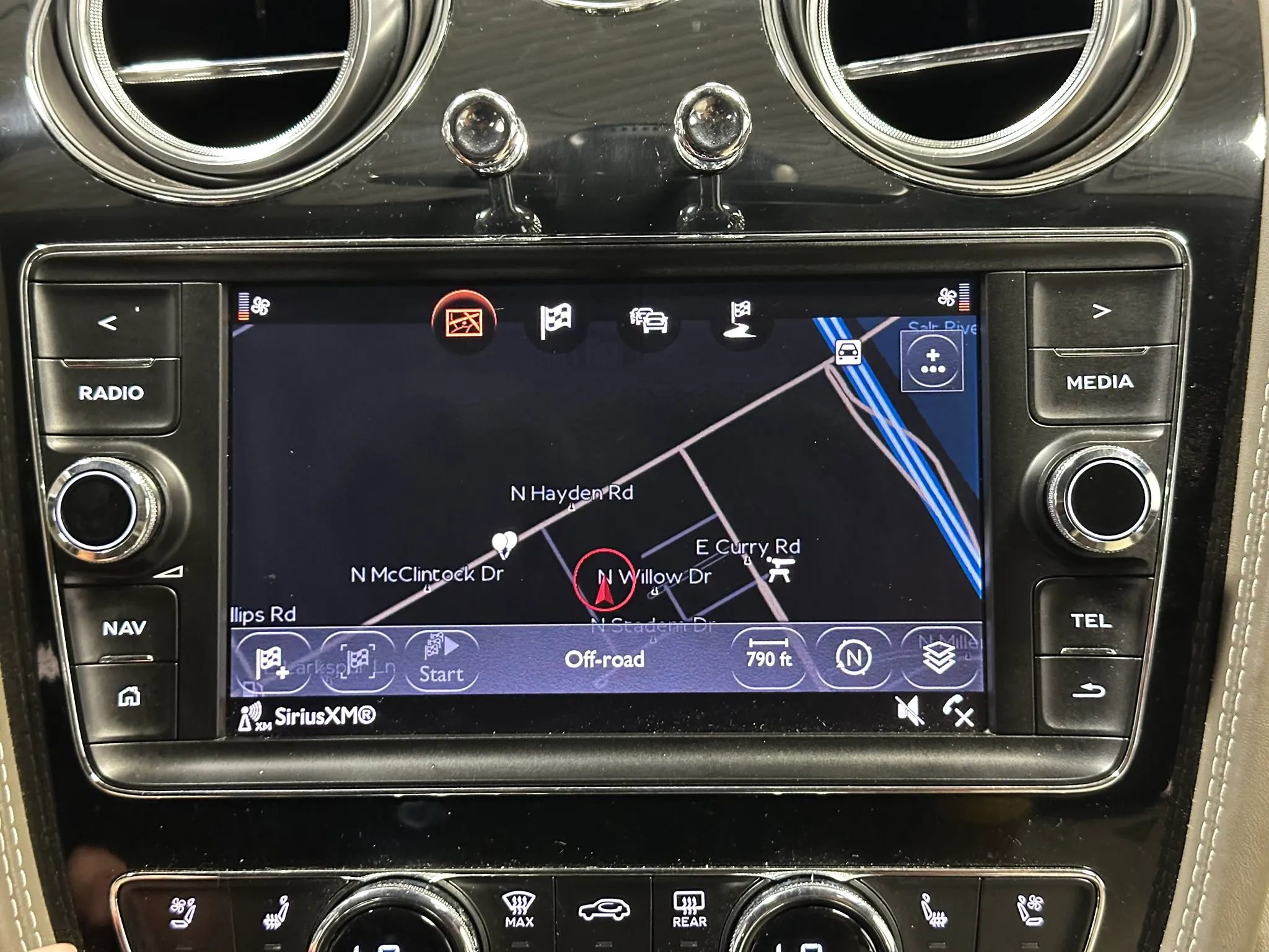Used 2018 Bentley Bentayga AWD/4WD image 37