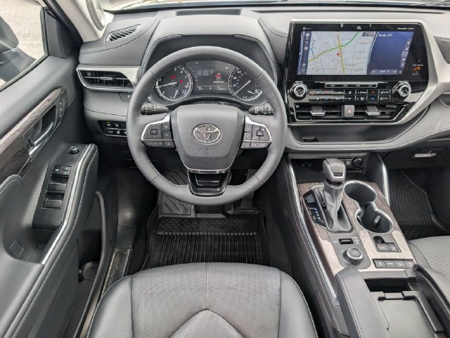 Used 2021 Toyota Highlander Platinum AWD/4WD image 20