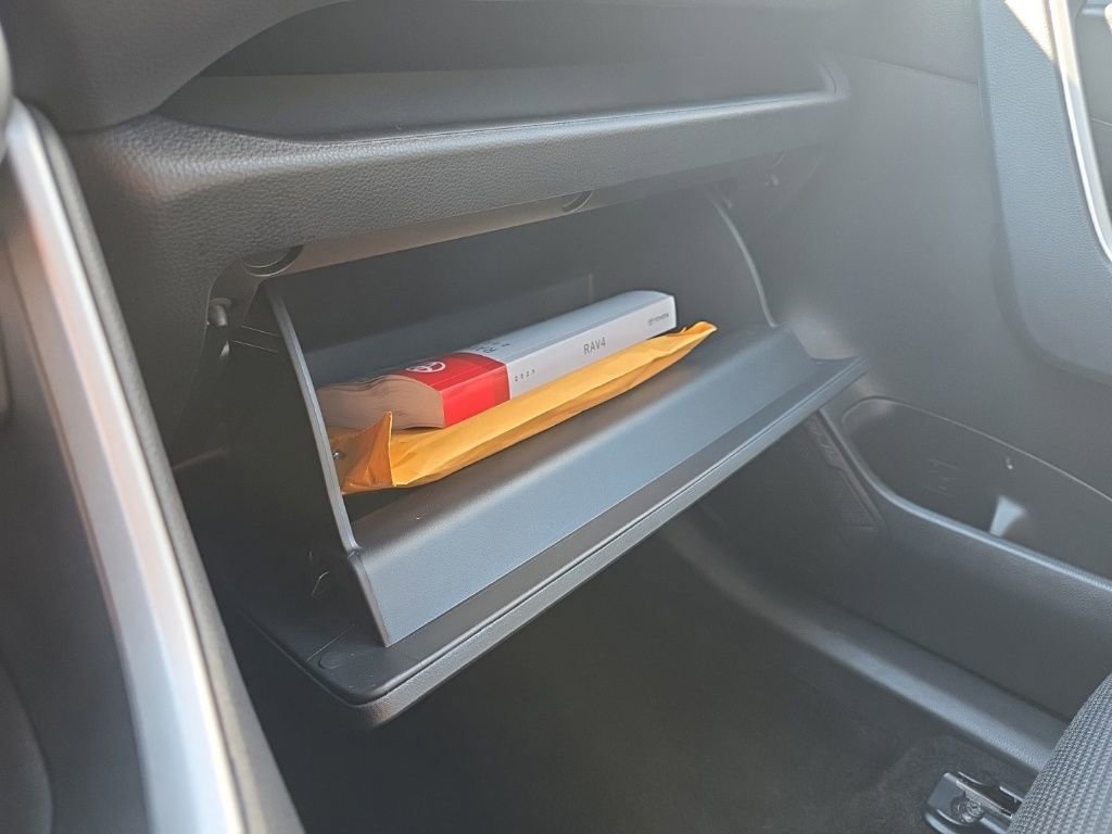 Used 2025 Toyota RAV4 LE image 31
