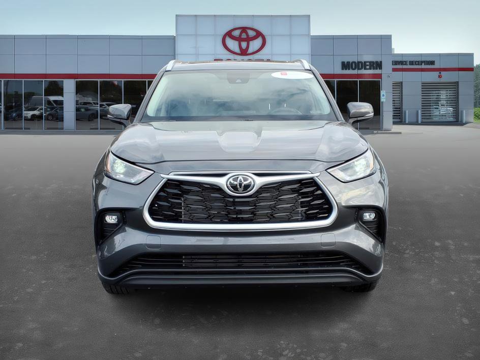 Certified 2023 Toyota Highlander XLE image 2