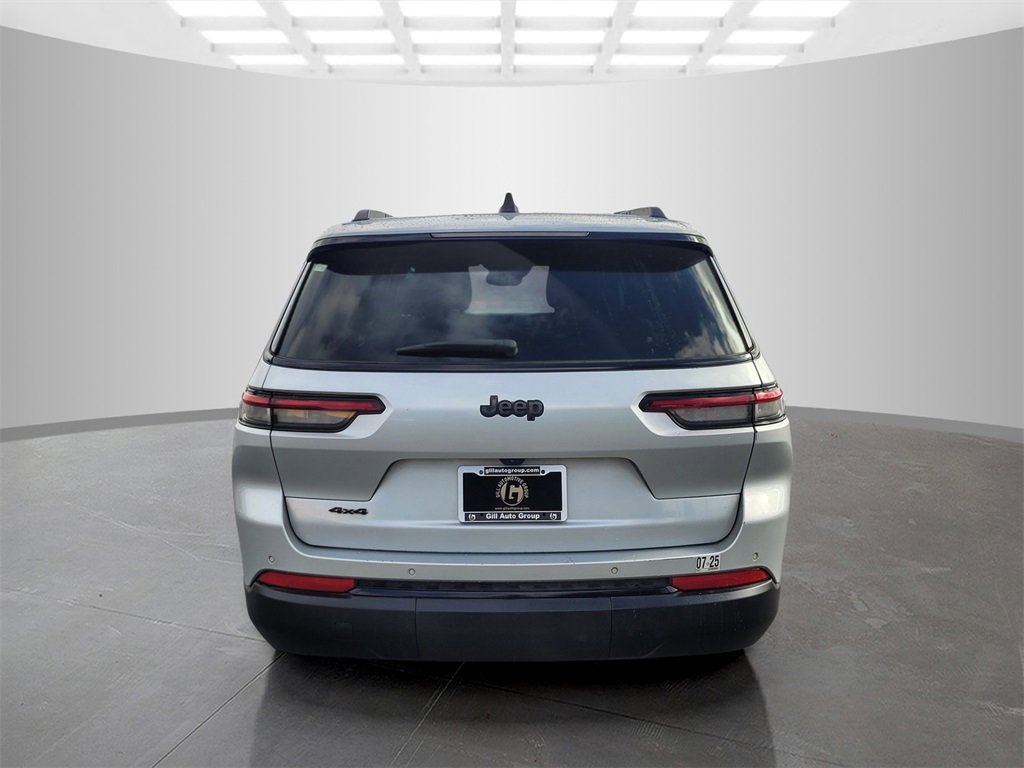 Used 2023 Jeep Grand Cherokee L Laredo image 5