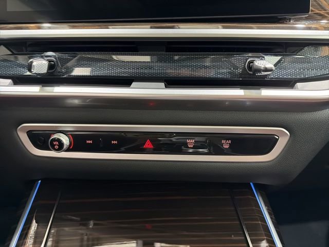 Used 2026 BMW X7 xDrive40i w/ Premium Package image 40