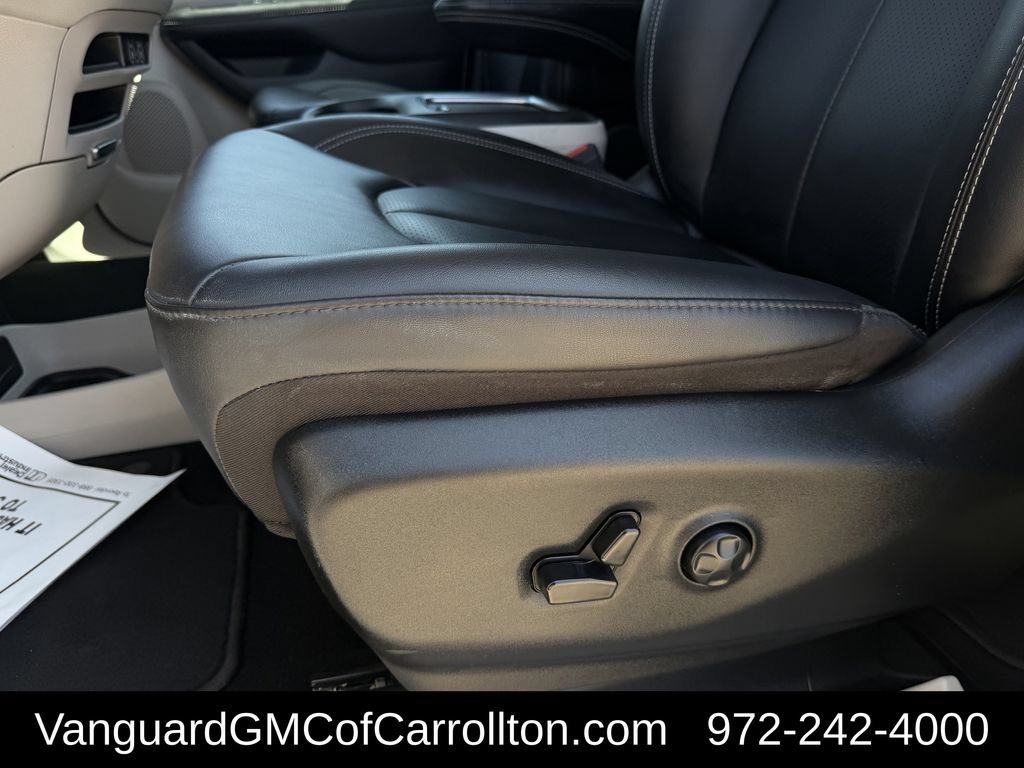 Used 2024 Chrysler Pacifica Touring-L FWD image 28