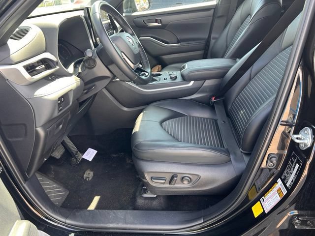 Used 2025 Toyota Highlander XSE AWD/4WD image 8